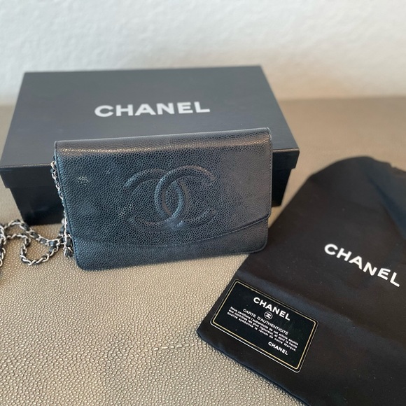 Chanel Wallet on a chain - Picture 2 of 6